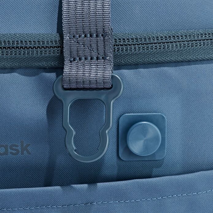 carryouttm-soft-cooler-30-l-y0 250815_hydro_cooler_details_14856_2_5.jpg