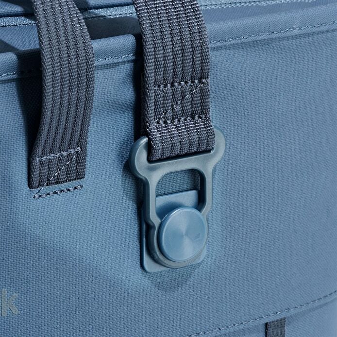 carryouttm-soft-cooler-tote-30-l-c7 250815_hydro_cooler_details_14838_2_7.jpg